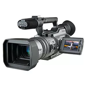 [+]  Продаю операторский комплект с видеокамерой SONY VX2100E