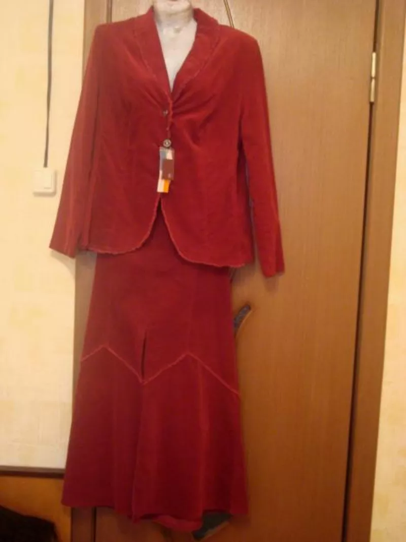 Новый женский костюм,  цвет бордо,  р-р 50-52